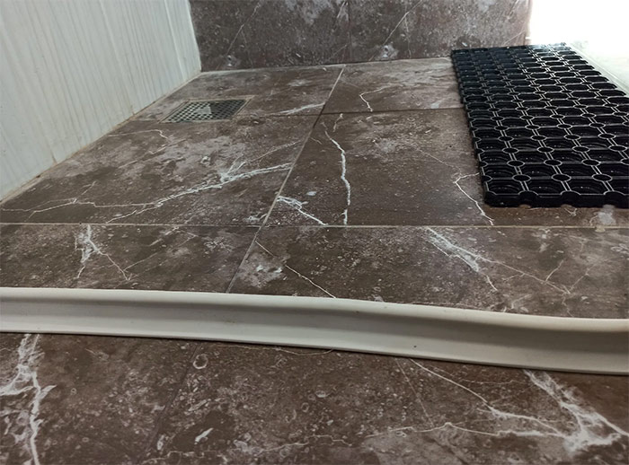 AquaStop, un sigillante per pavimenti in silicone che previene l'infiltrazione di acqua - Image 9