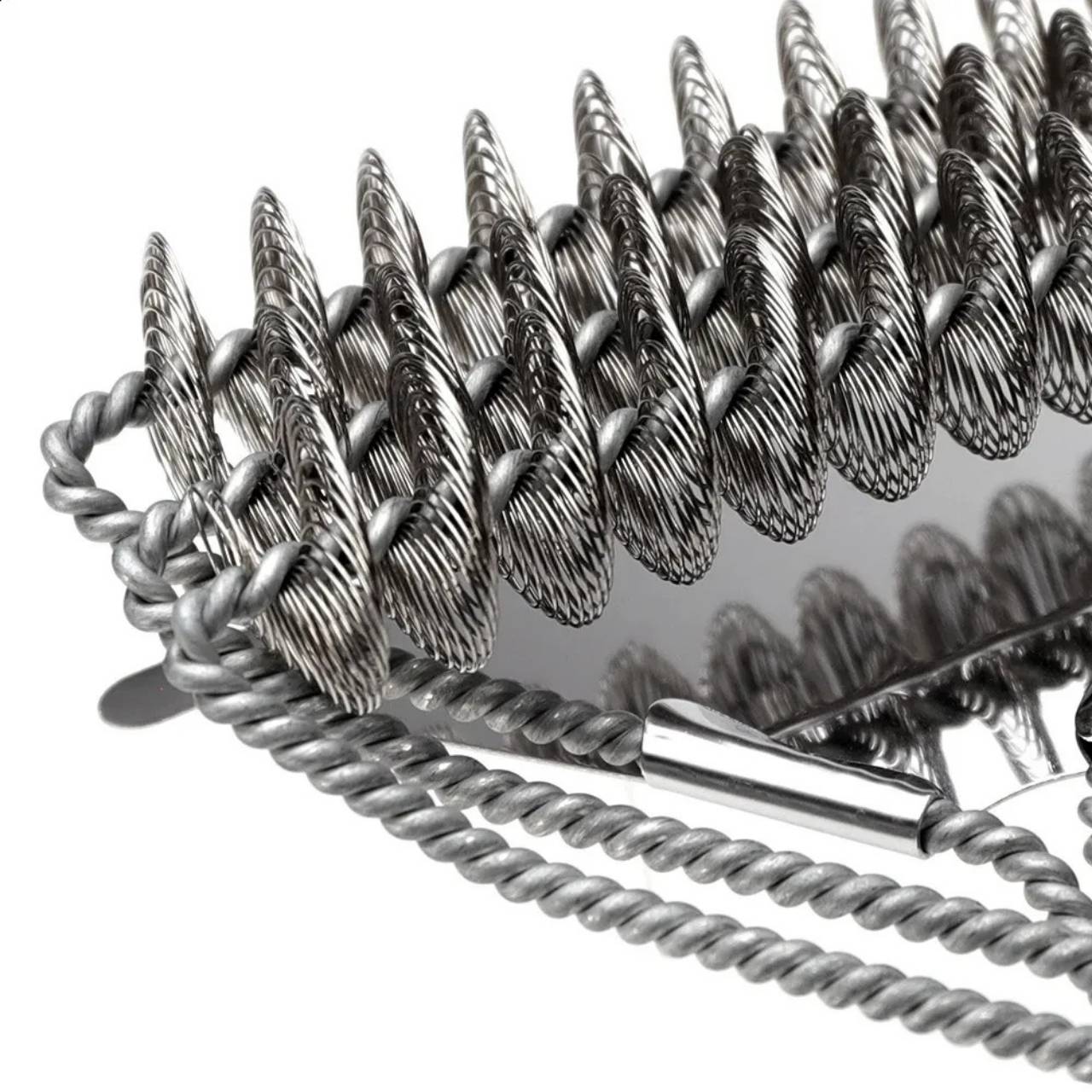 Grazie al raschietto ampio e stabile, pulirai la superficie del grill molto più velocemente rispetto ai soliti accessori stretti.