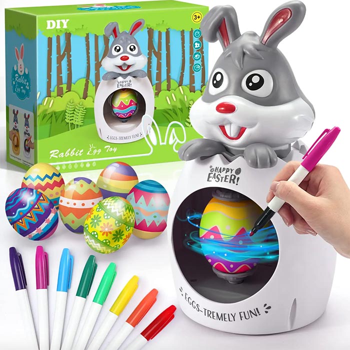 Il set include anche un accessorio a tema coniglio pasquale che tiene e fa girare l'uovo!
