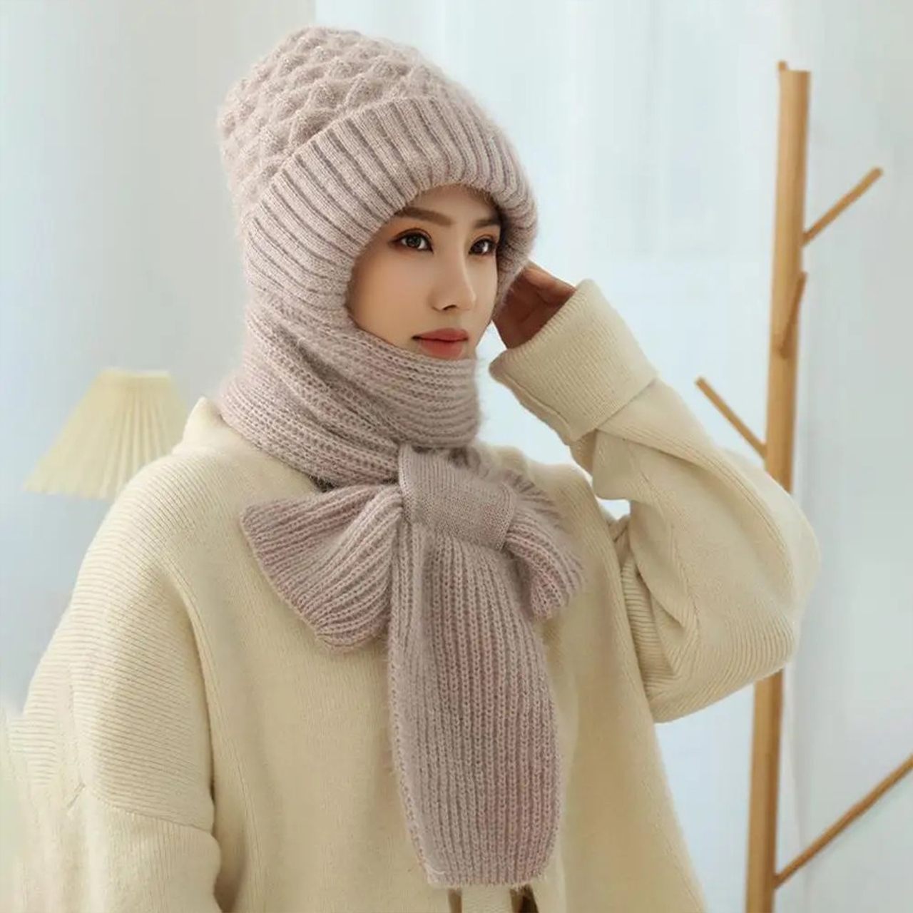 Il cappello ha una sciarpa cucita, che impedisce all'aria fredda di passare!
