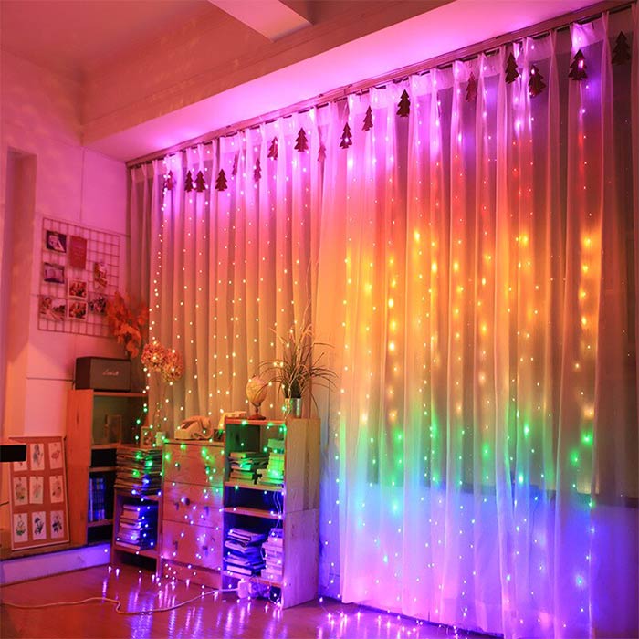 Le luci a LED sono impermeabili, quindi puoi usarle sia come decorazione interna che esterna.