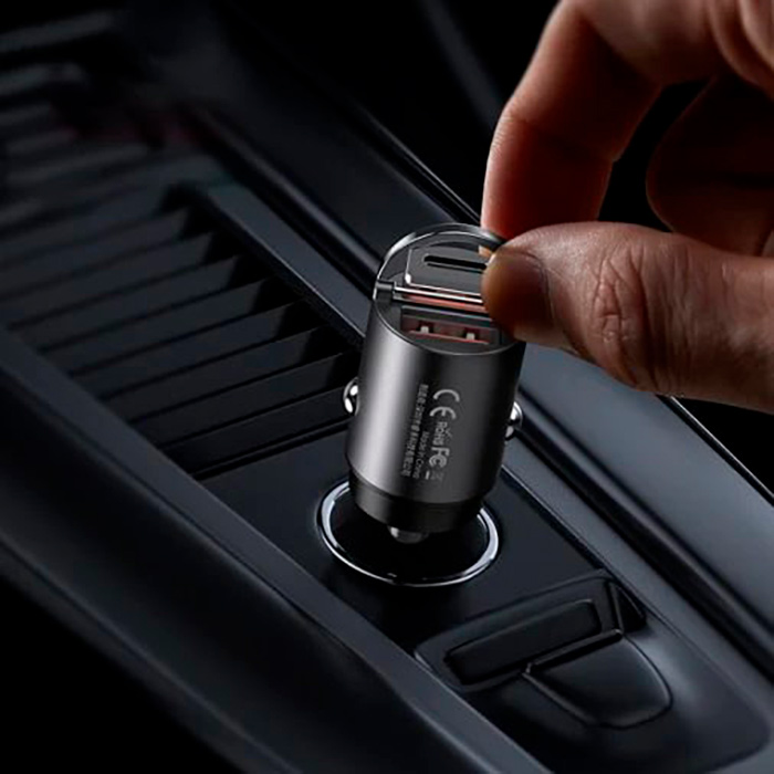 Il caricabatteria per auto è estremamente potente, in quanto offre potenza di ricarica fino a 45 W!