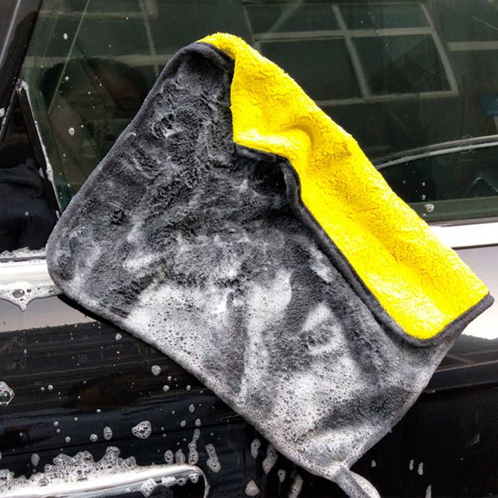 I panni sono realizzati in materiali che assorbono perfettamente l'acqua!