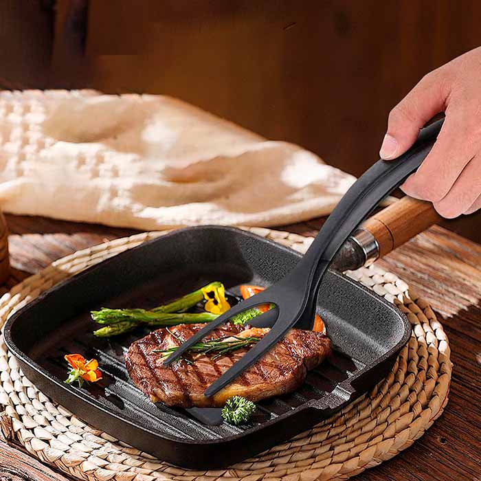 Una paletta da cucina e una pinza in uno!
