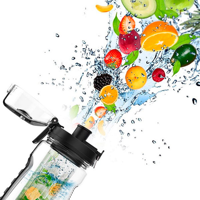 La bottiglia d'acqua ha un infusore dove metti la frutta o le erbe preferita!