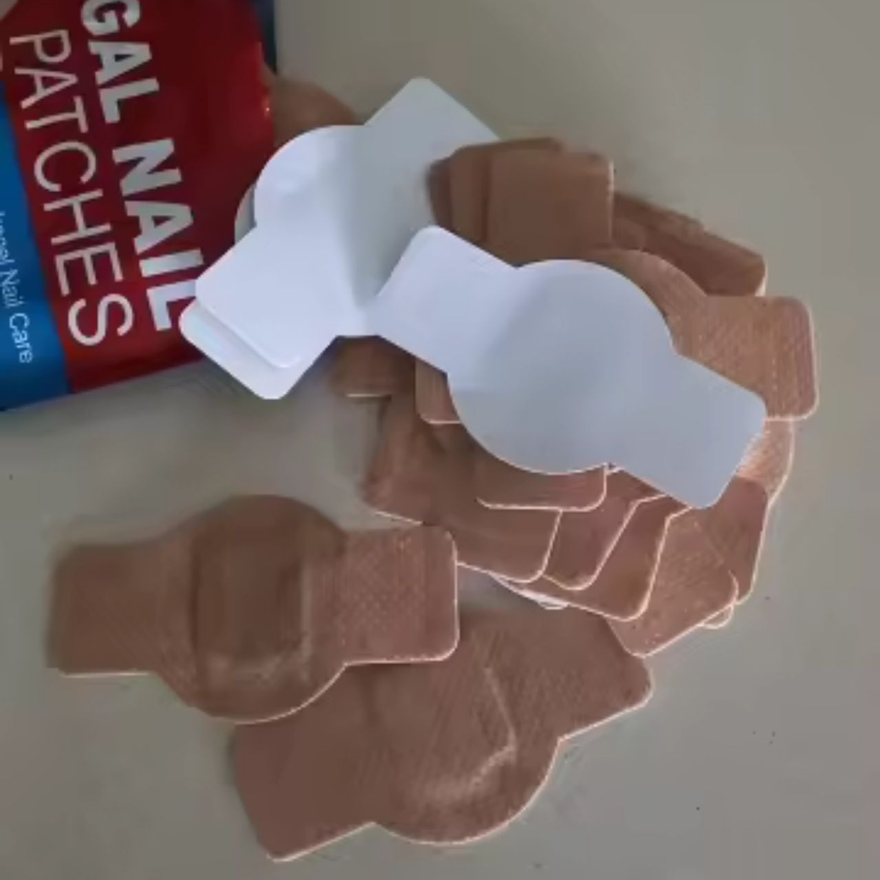 FungalPatches, cerotti riparatori per la cura delle unghie danneggiate (21 pz.) - Image 3