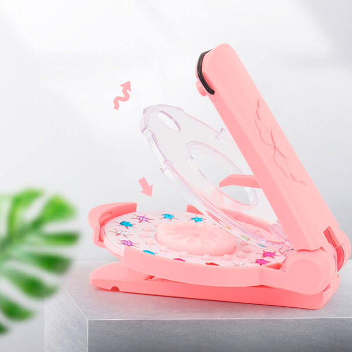 Il set viene fornito con un applicatore di perline e 12 set di perline in tutti i colori e forme!