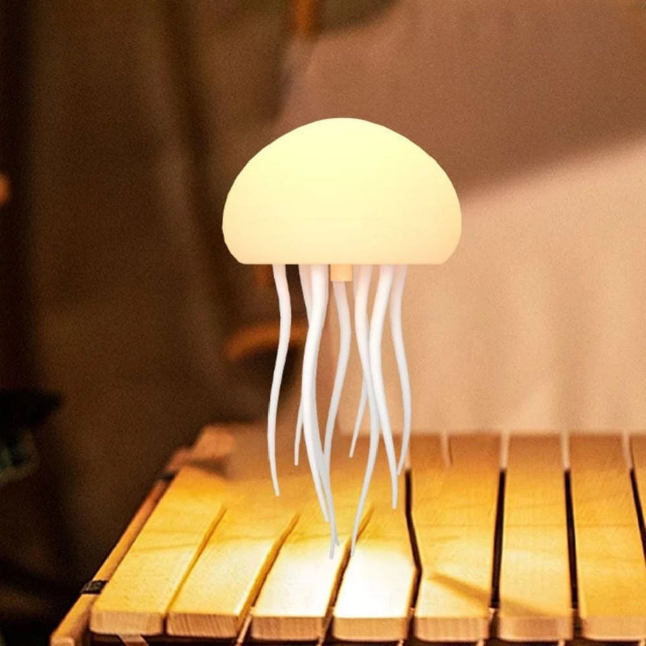 I tentacoli si muovono, il che conferisce alla luce colorata un ulteriore effetto calmante.