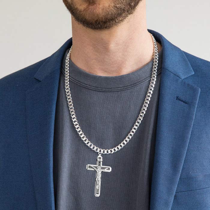 Una catena può anche essere un perfetto accessorio di moda!