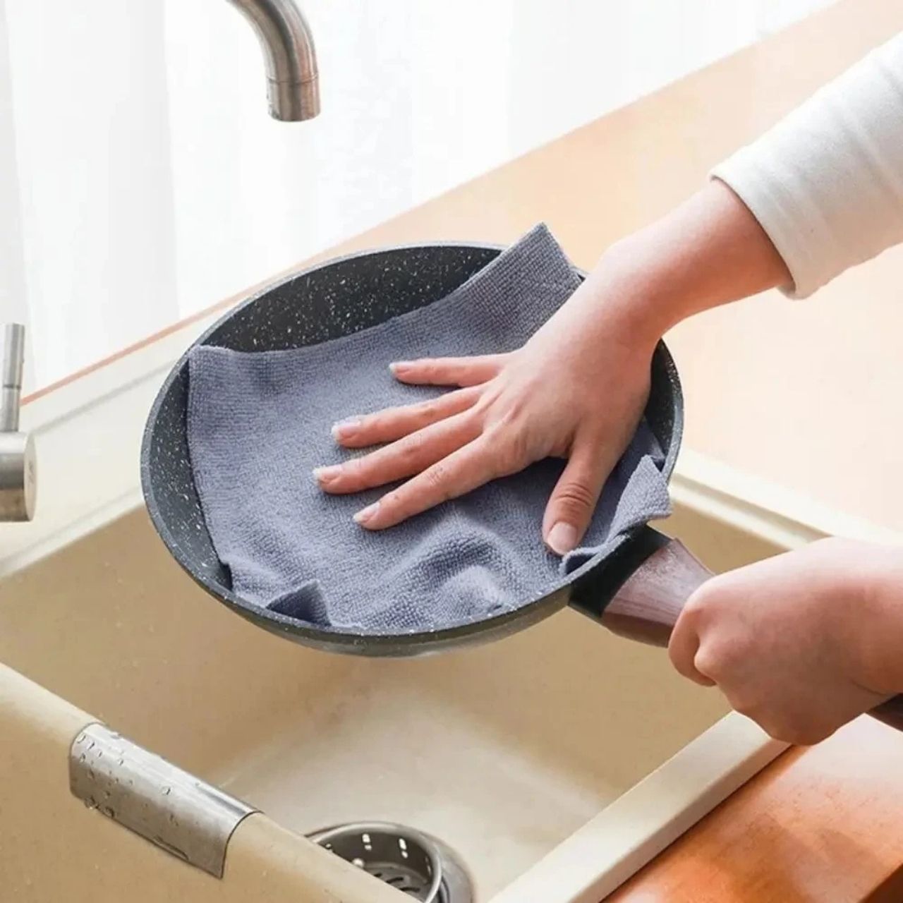 Panni per la pulizia in microfibra in rotolo (30 pezzi), KitchRoll - Image 2