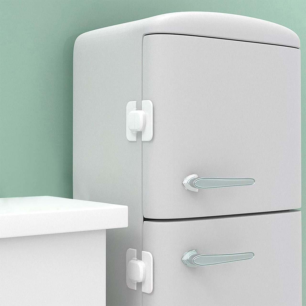 Una protezione di sicurezza per il tuo frigorifero o congelatore per impedire ai tuoi piccoli di aprirlo inutilmente!