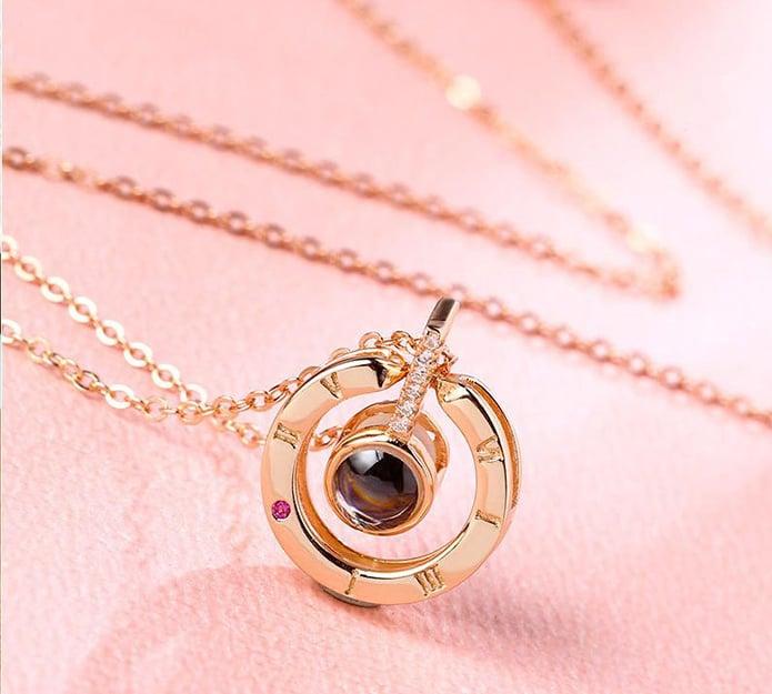 UN ACCESSORIO DI MODA MAGICO PER TUTTI I GUSTI