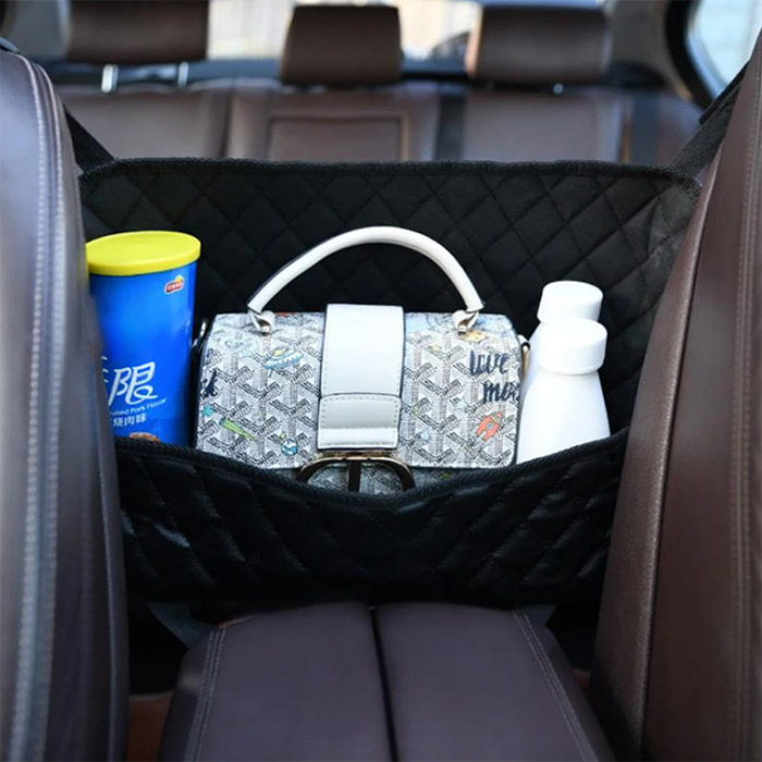 L'organizzatore per auto è utile per riporre varie cose come la borsa, il portafoglio, il telefono, snack, ecc.
