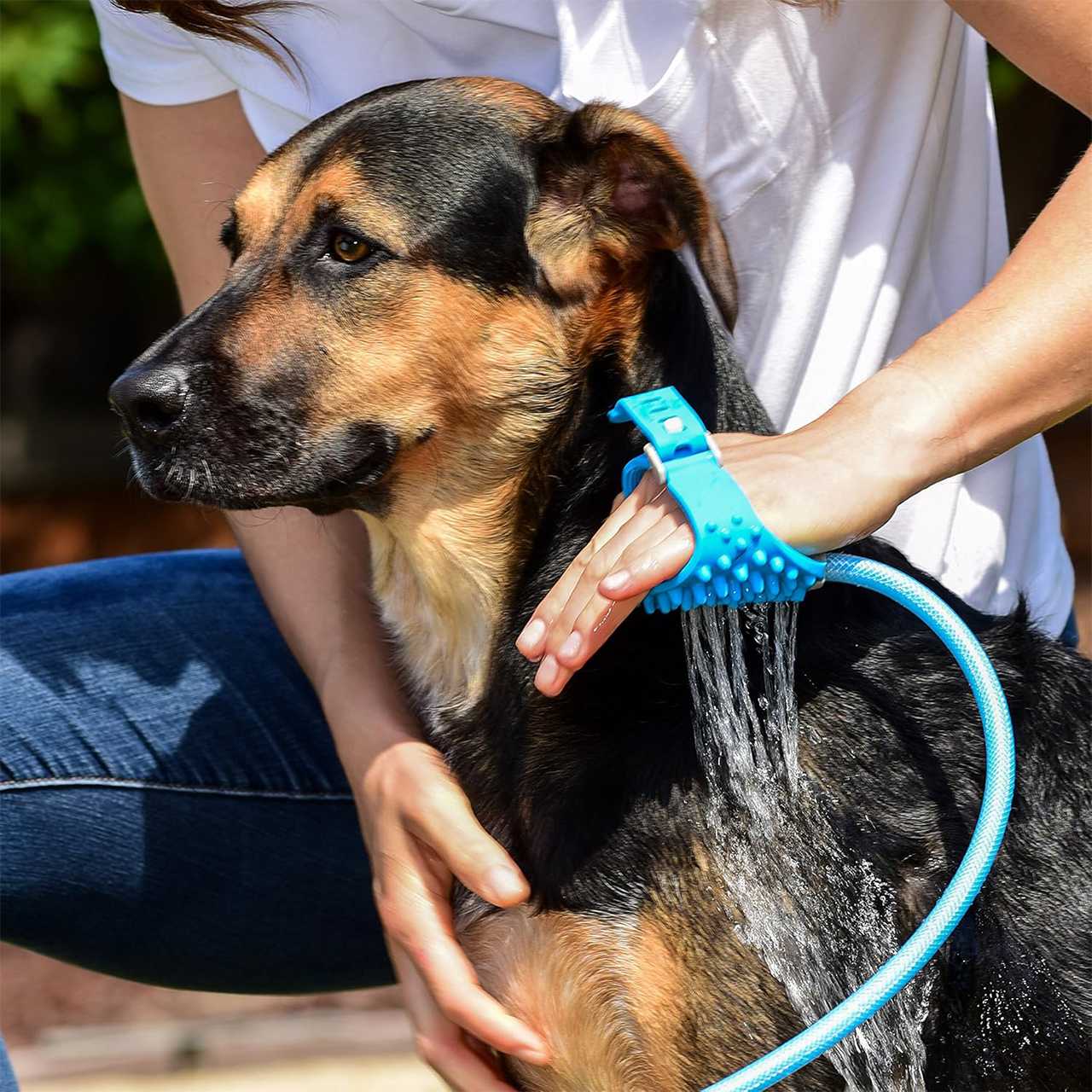 Realizzata in morbido silicone al 100% che è delicato sulla pelle e sul pelo del tuo animale domestico.