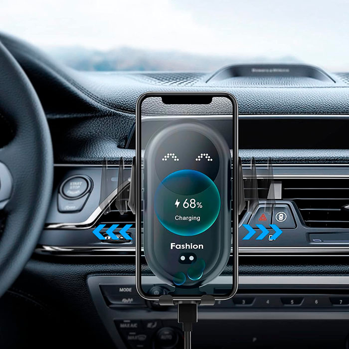 Inserisci semplicemente il supporto per telefono tra le griglie di ventilazione!