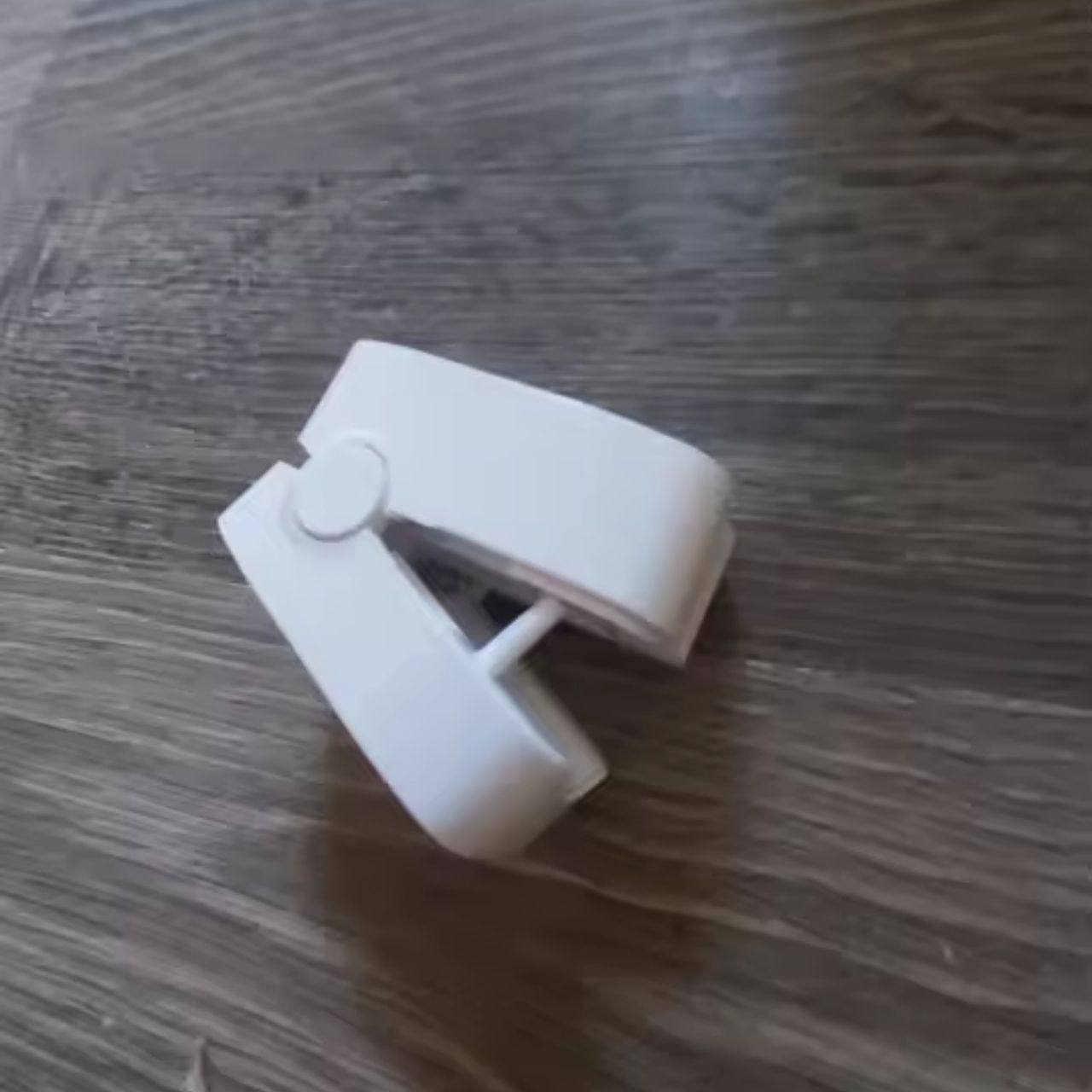 RepairNail, un dispositivo per la cura delle unghie con laser - Image 10