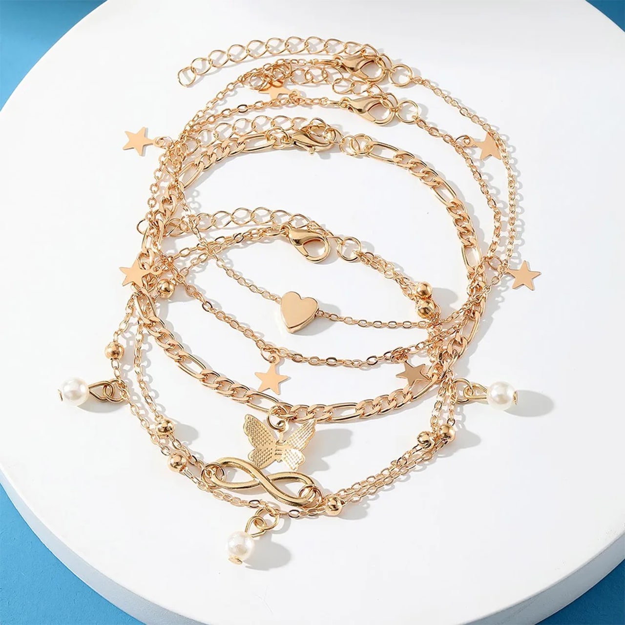 Un elegante colore oro che si abbina a una varietà di stili.
