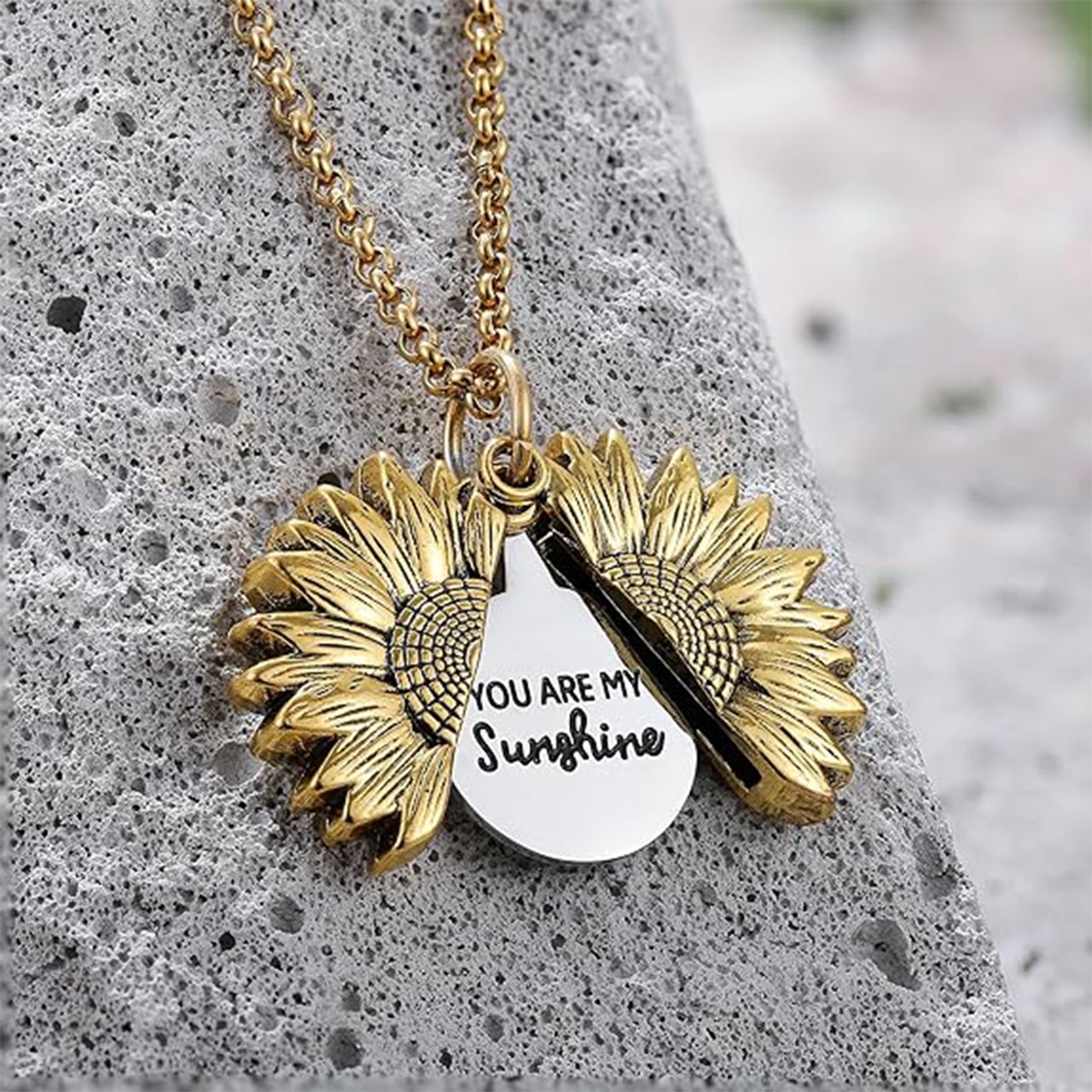 Carino motivo di girasole e iscrizione in inglese "You are my sunshine".