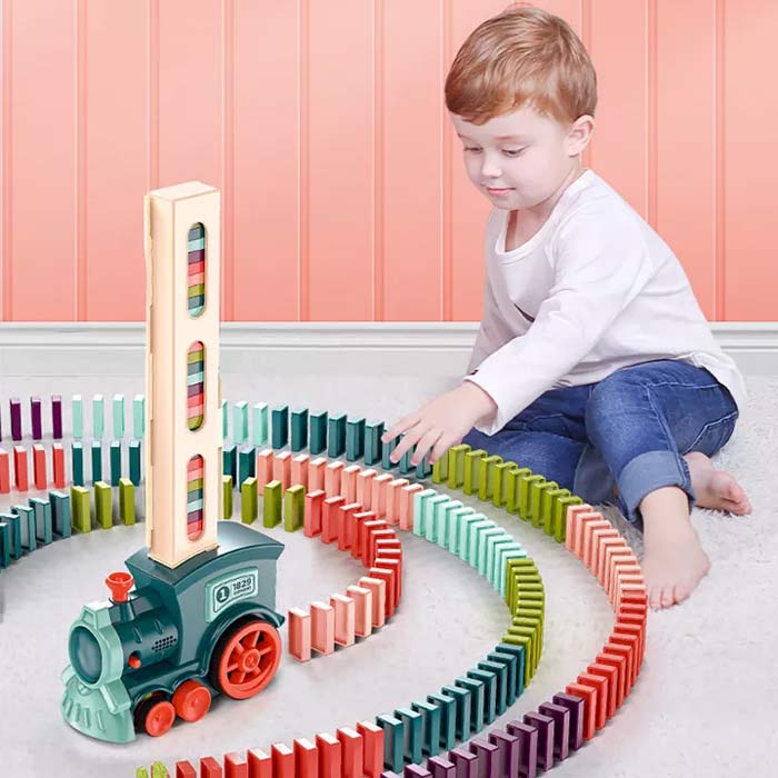 Il treno con il domino è un ottimo gioco didattico che accelera lo sviluppo della motricità fine!