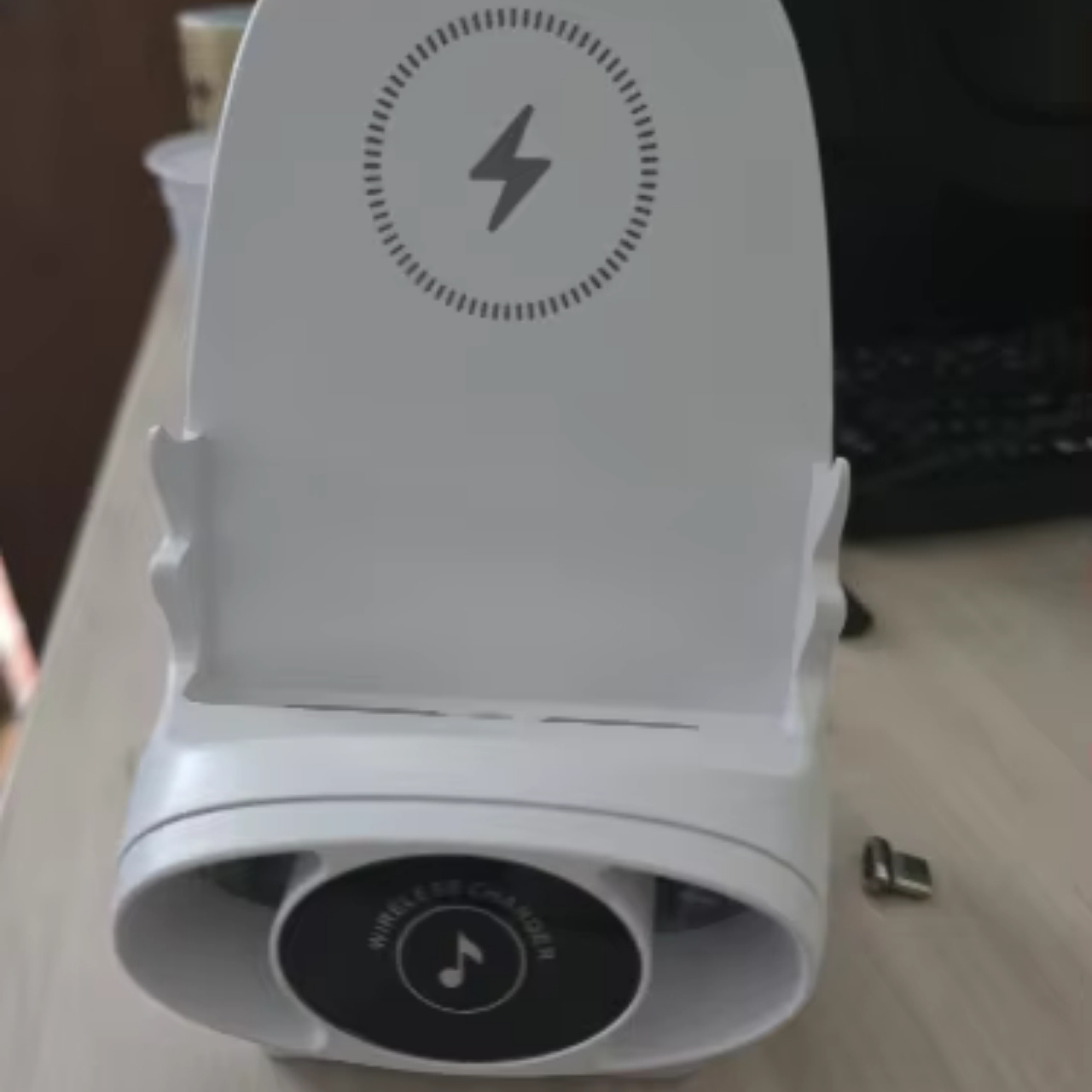 WirelessCharger, un caricatore wireless veloce e supporto per telefono in uno - Image 10